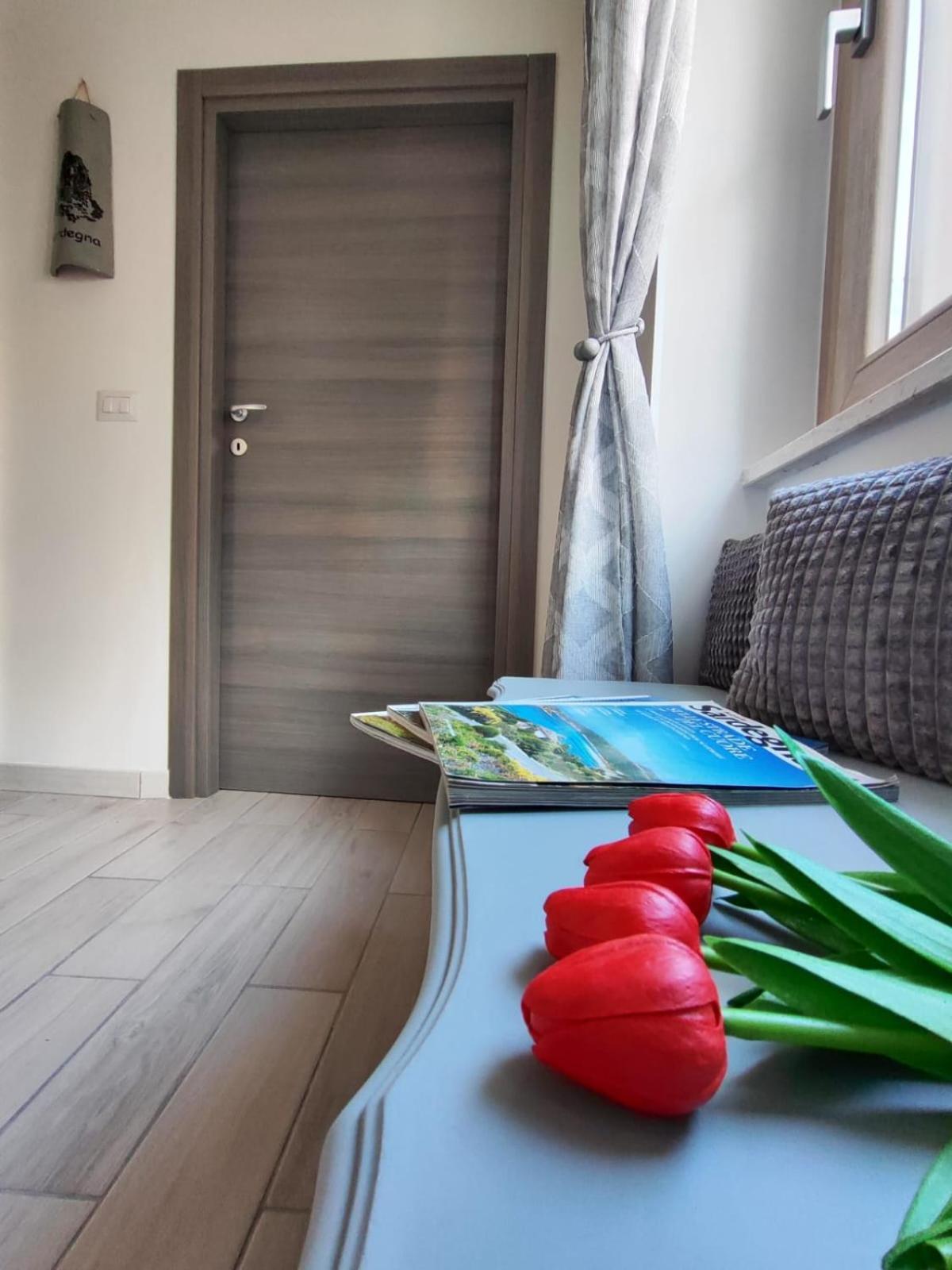 Casa Vacanze Con Giardino I Girasoli - Cin It 09006 - 9 C 2000 R4042- Сорсо Екстериор снимка