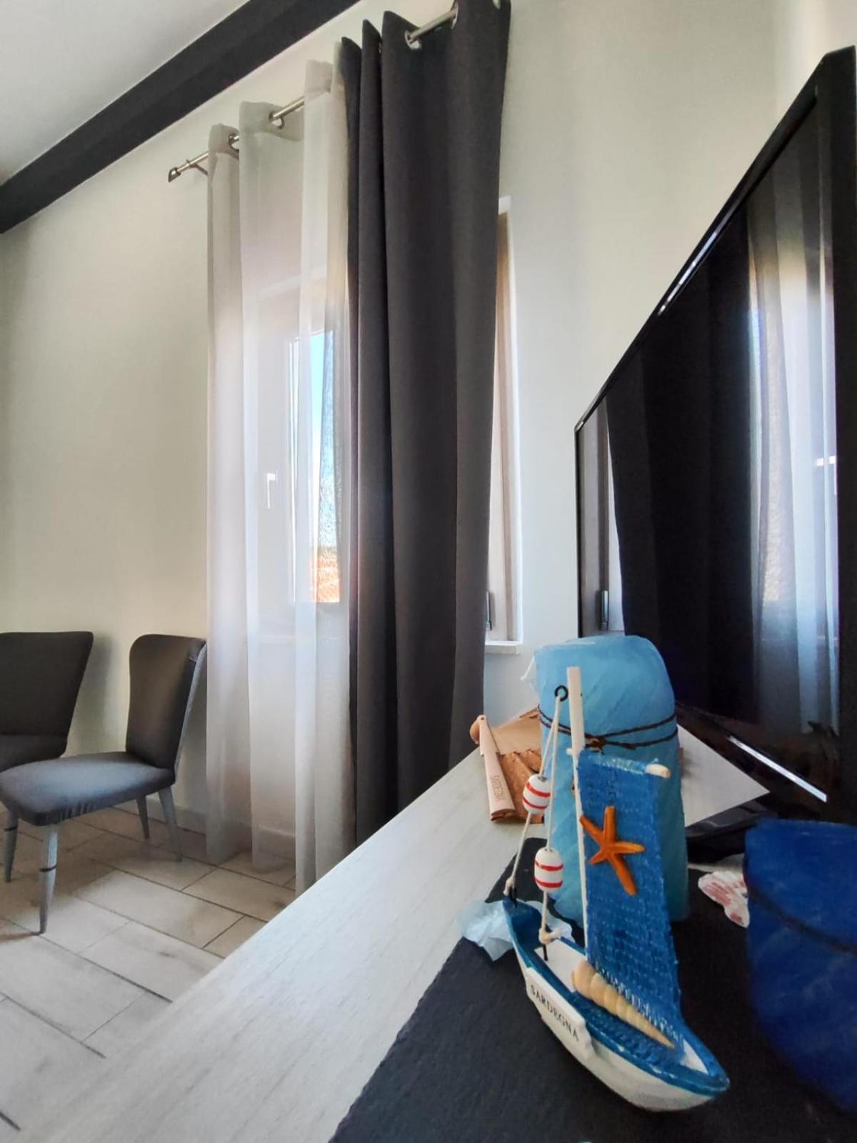 Casa Vacanze Con Giardino I Girasoli - Cin It 09006 - 9 C 2000 R4042- Сорсо Екстериор снимка