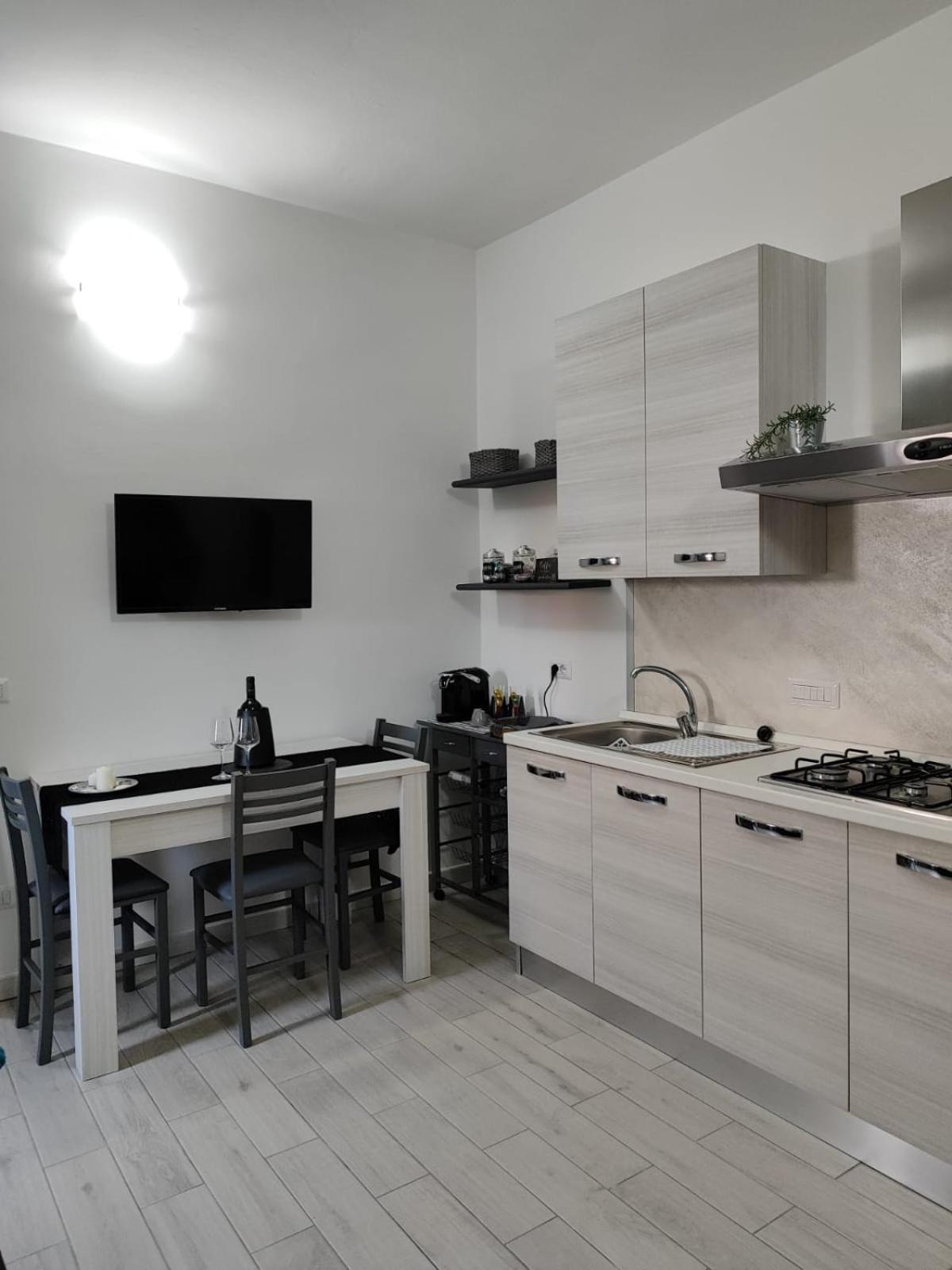 Casa Vacanze Con Giardino I Girasoli - Cin It 09006 - 9 C 2000 R4042- Сорсо Екстериор снимка