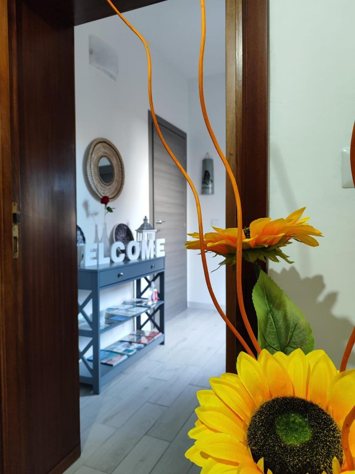 Casa Vacanze Con Giardino I Girasoli - Cin It 09006 - 9 C 2000 R4042- Сорсо Екстериор снимка